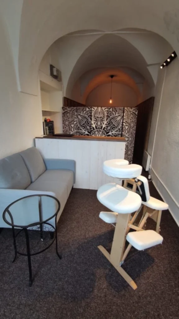 Masážní salon Háček v klenutých prostorách na Krkonošské ulici ve Vrchlabí